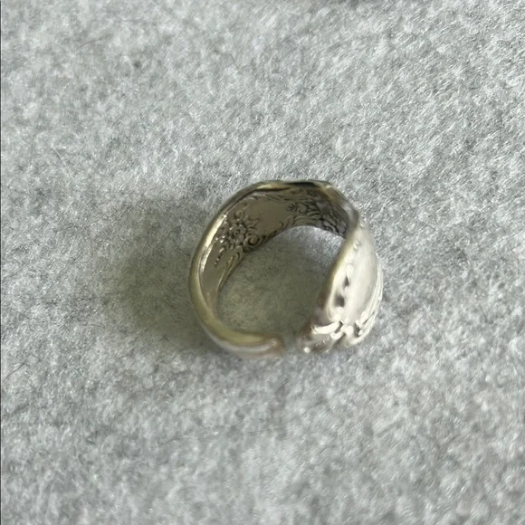 Oneida Stainless Steel Vintage-Inspired Thumb Ring - Picture 9 of 16